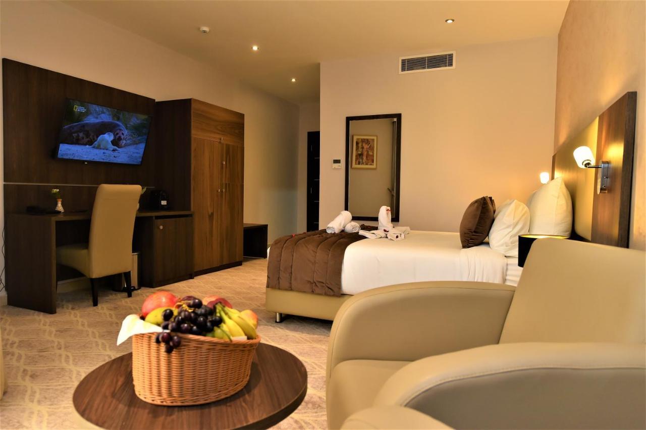 Mf Hotel Oran Bir El Djir Exterior foto